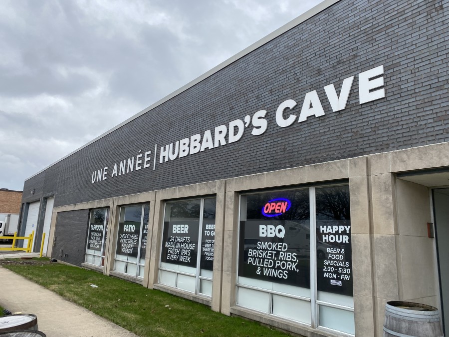Une Annee Hubbards Cave